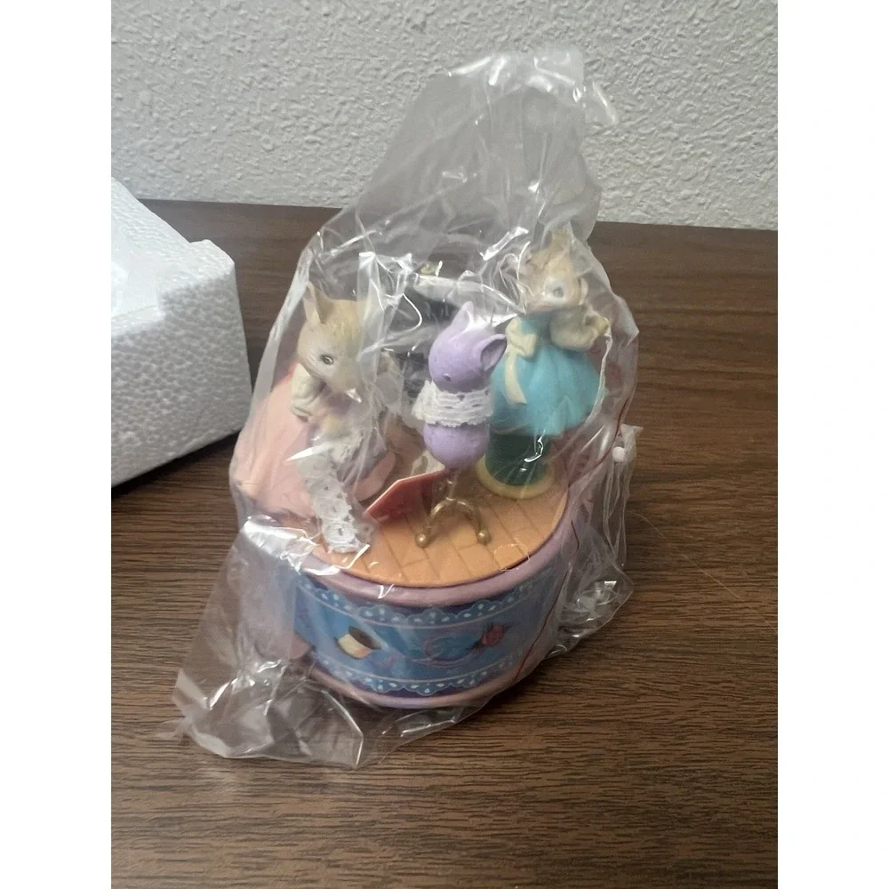 Enesco Mini Action Musical Itty Bitty Beauty Plays Can't Keep My Eyes Off Of You